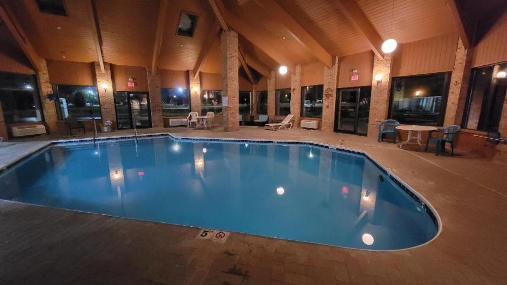 Royal Inn Suites Huntington Bagian luar foto