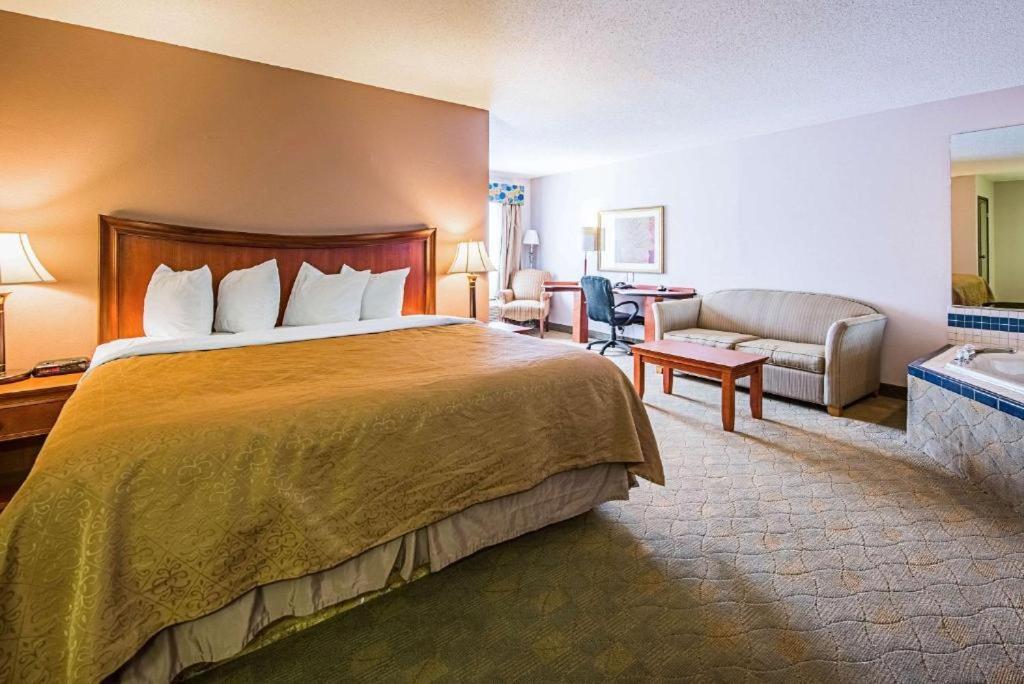 Royal Inn Suites Huntington Bagian luar foto