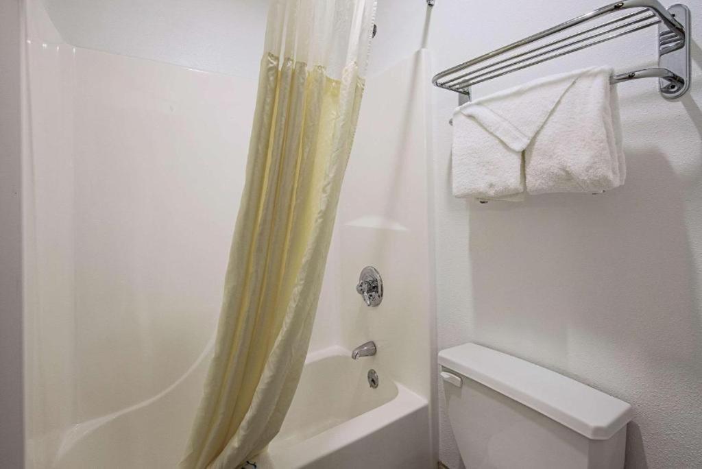 Royal Inn Suites Huntington Bagian luar foto
