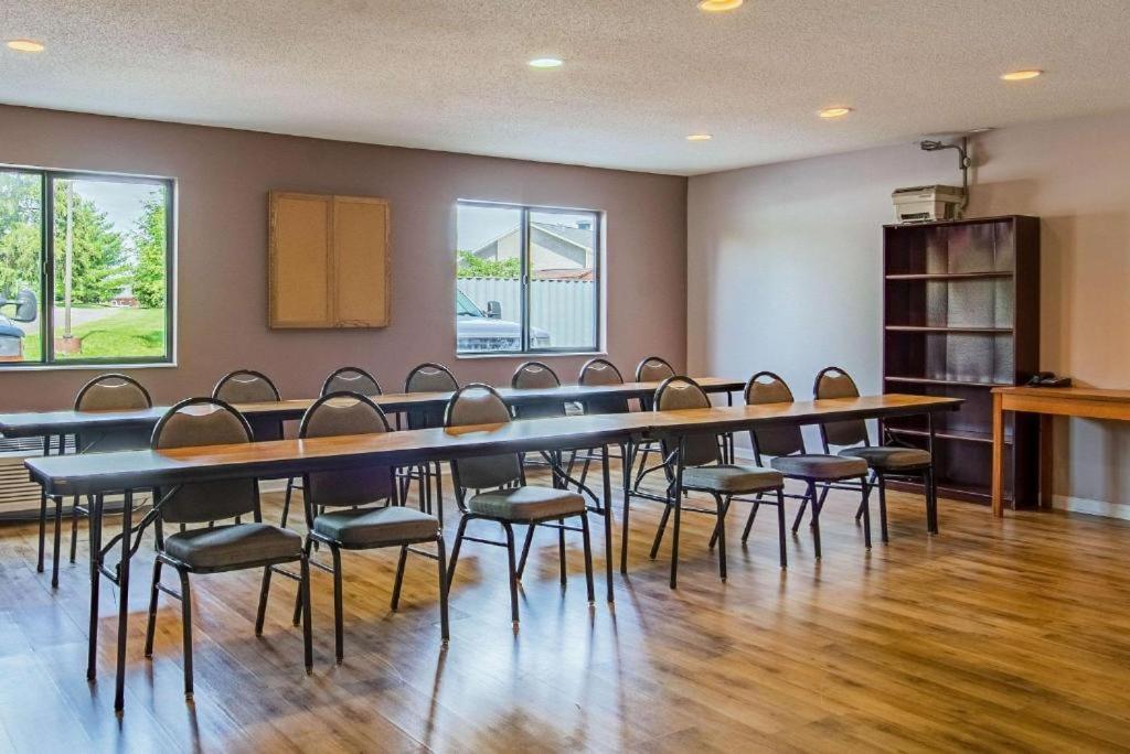 Royal Inn Suites Huntington Bagian luar foto