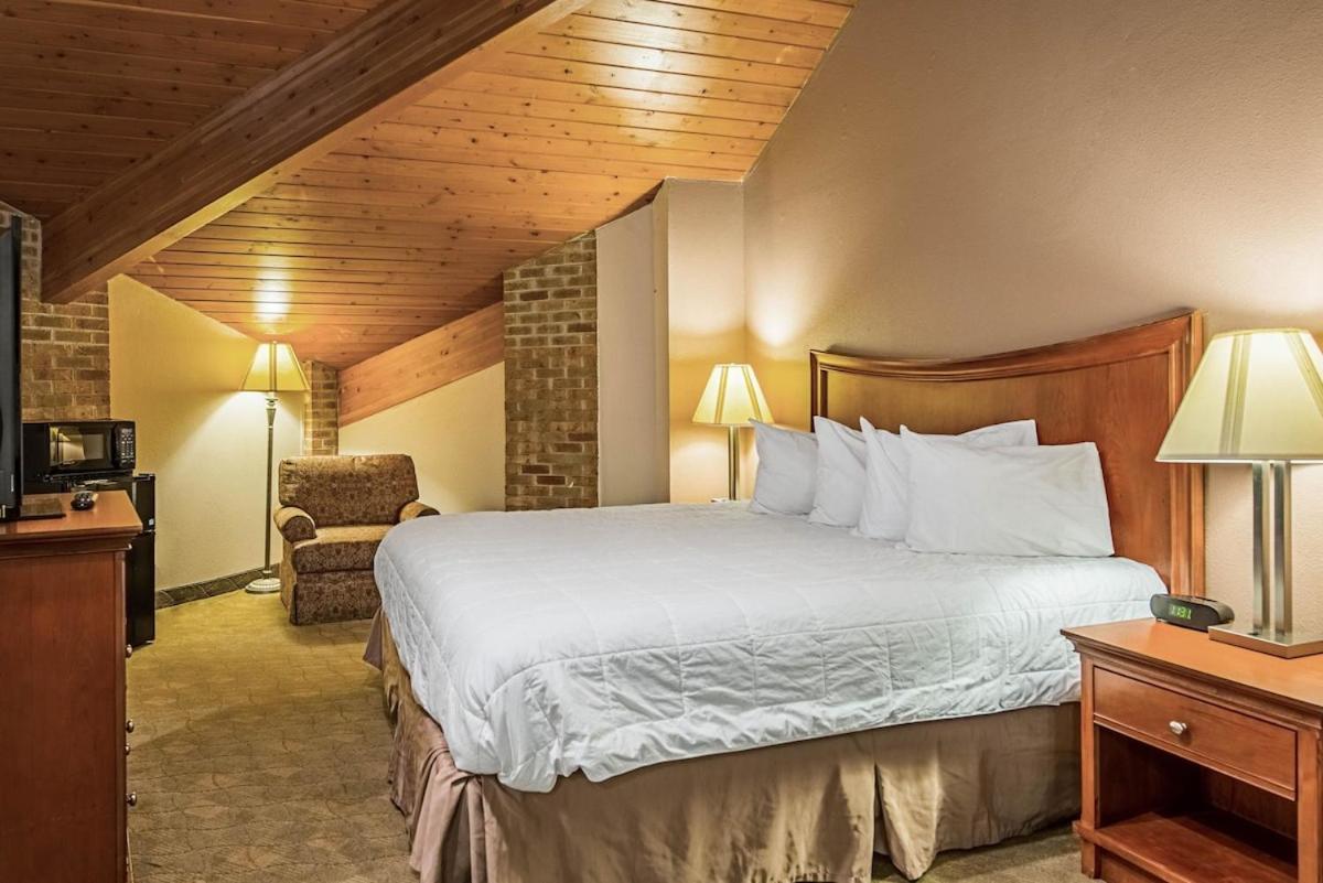 Royal Inn Suites Huntington Bagian luar foto