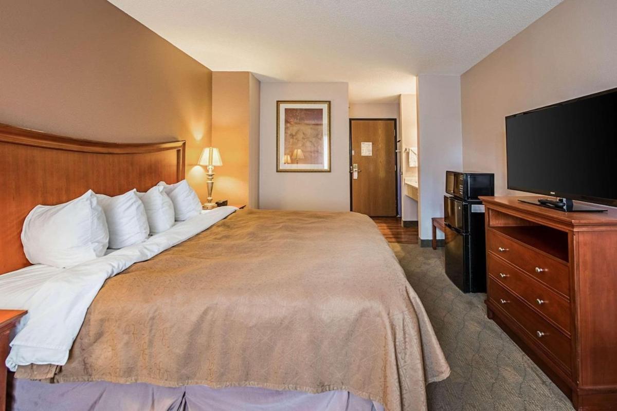 Royal Inn Suites Huntington Bagian luar foto