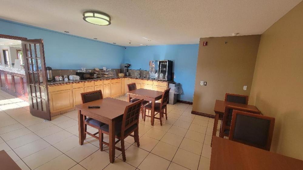 Royal Inn Suites Huntington Bagian luar foto