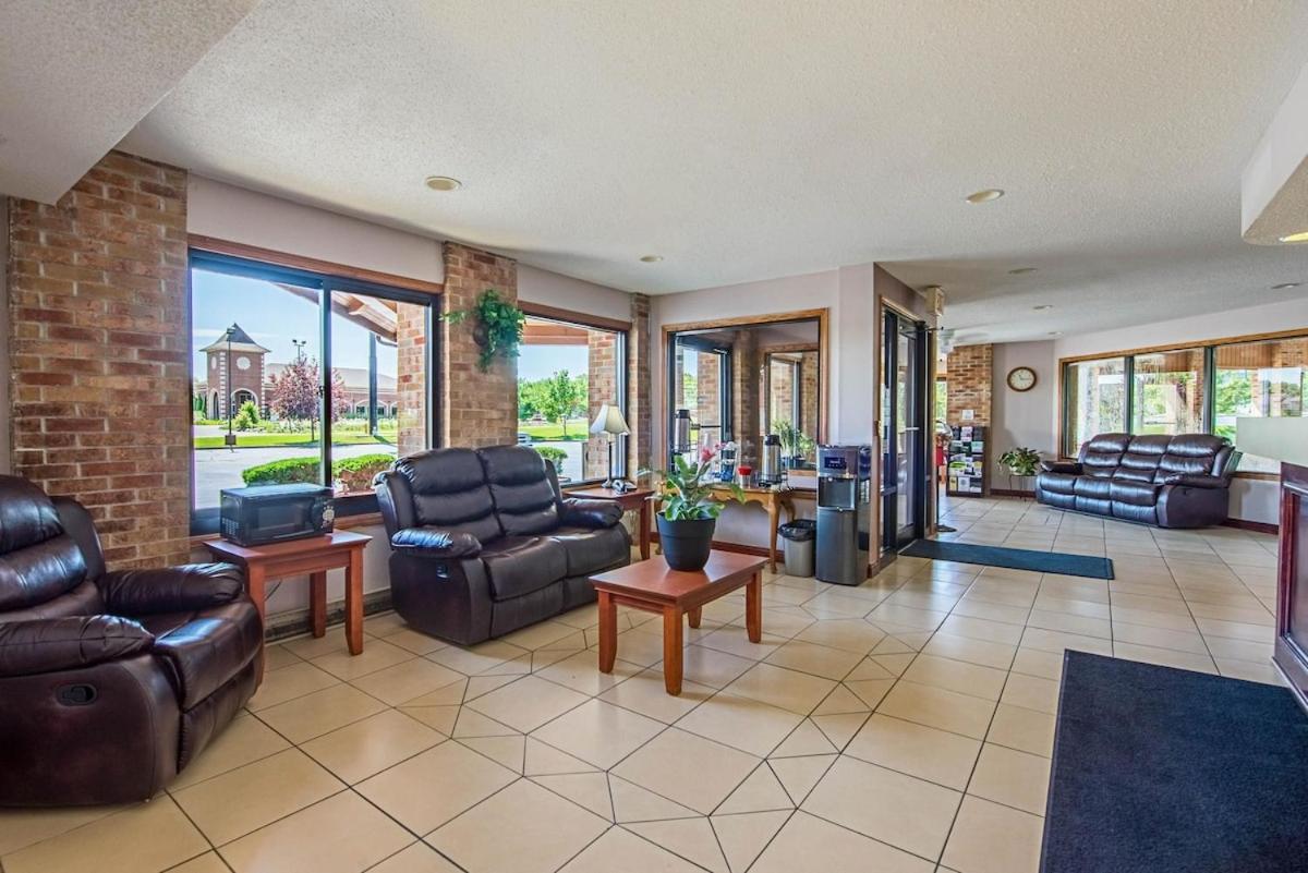 Royal Inn Suites Huntington Bagian luar foto