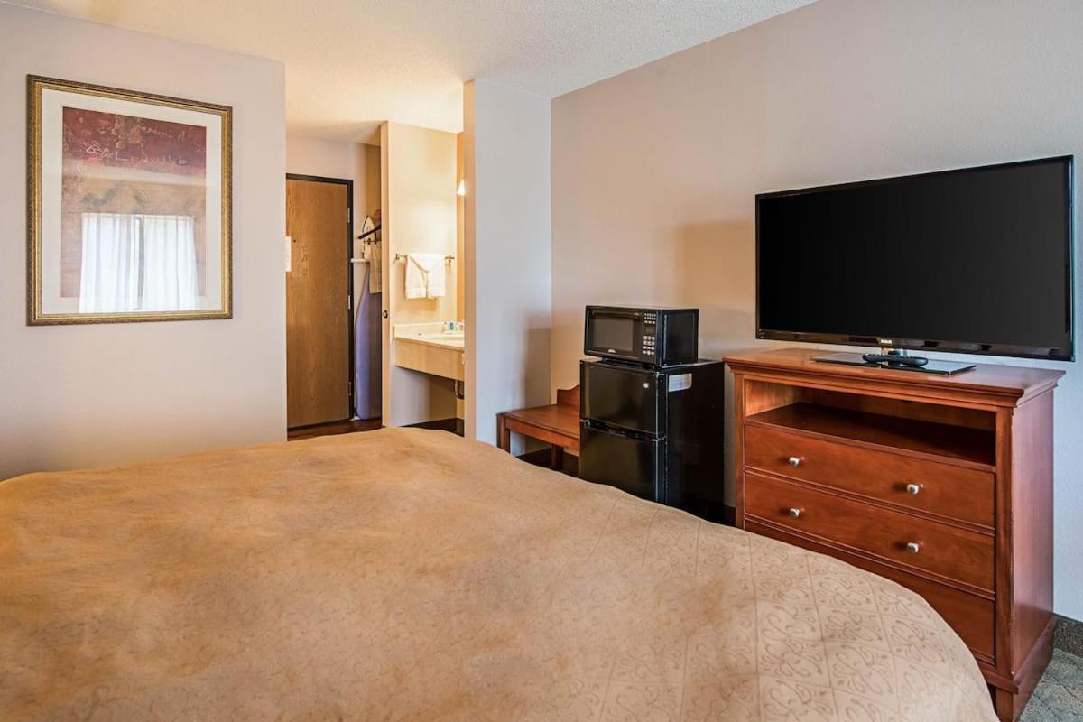 Royal Inn Suites Huntington Bagian luar foto